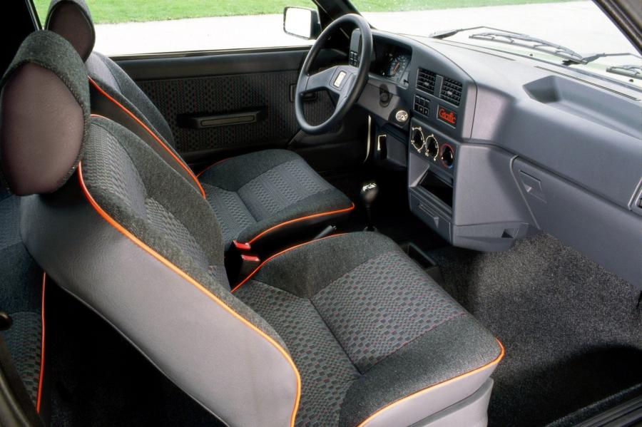 Интерьер Peugeot 309 GTI 1986 года  (WW) (фото 5 из 7)